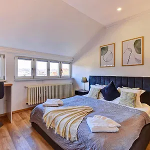 beautiful-apartment-dlouha.praguehotelsweb.com/